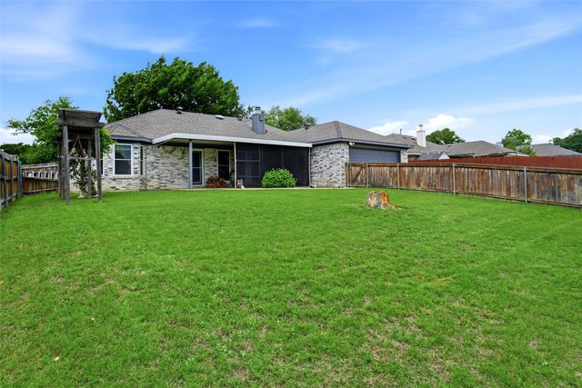 423 Fall Cedar Drive, Fort Worth, TX 76108