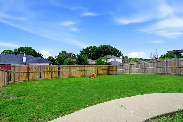 423 Fall Cedar Drive, Fort Worth, TX 76108
