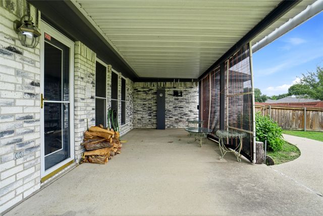 423 Fall Cedar Drive, Fort Worth, TX 76108