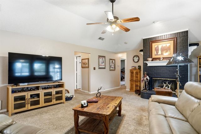 423 Fall Cedar Drive, Fort Worth, TX 76108