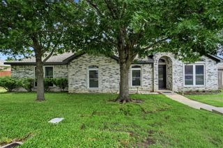 423 Fall Cedar Drive, Fort Worth, TX 76108