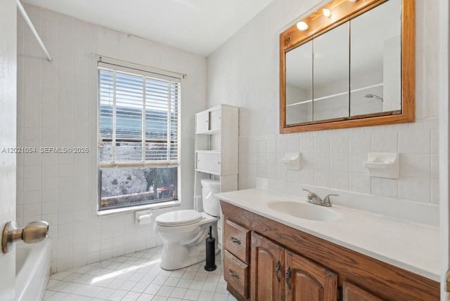 4080 NW 1st Pl, Deerfield Beach, FL 33442
