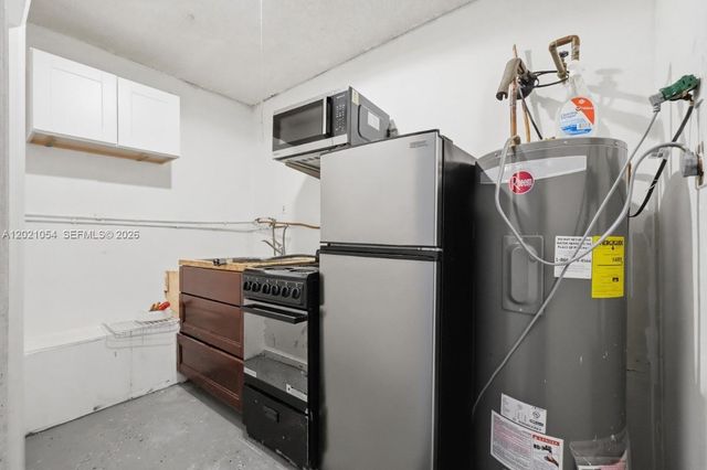 4080 NW 1st Pl, Deerfield Beach, FL 33442
