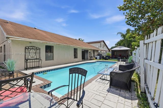4080 NW 1st Pl, Deerfield Beach, FL 33442