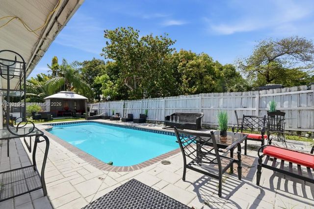 4080 NW 1st Pl, Deerfield Beach, FL 33442