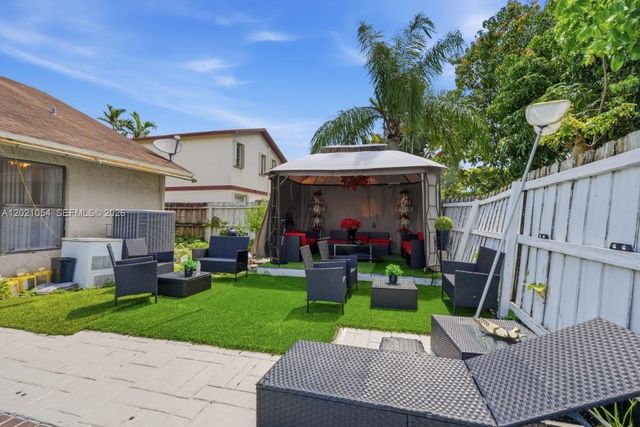 4080 NW 1st Pl, Deerfield Beach, FL 33442