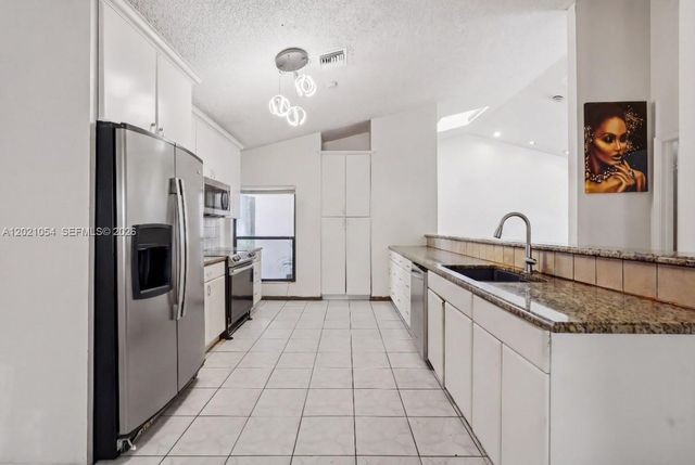 4080 NW 1st Pl, Deerfield Beach, FL 33442