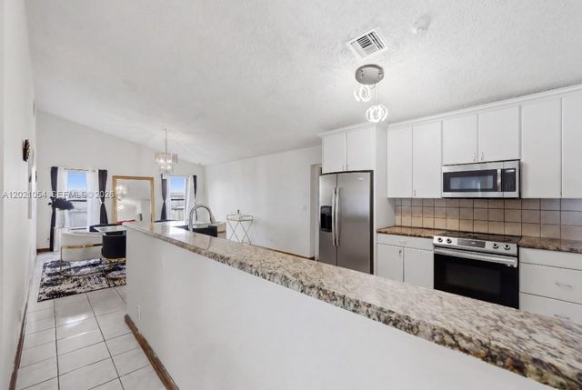 4080 NW 1st Pl, Deerfield Beach, FL 33442