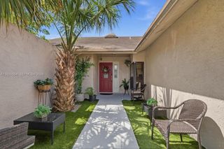4080 NW 1st Pl, Deerfield Beach, FL 33442
