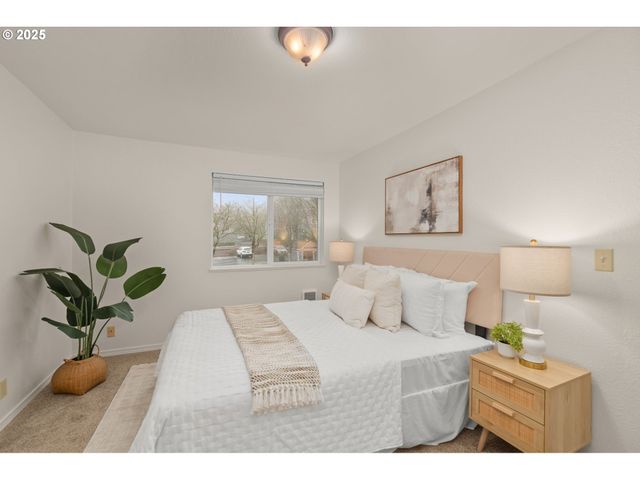 47 EAGLE CREST Dr 26-B, Lake Oswego, OR 97035