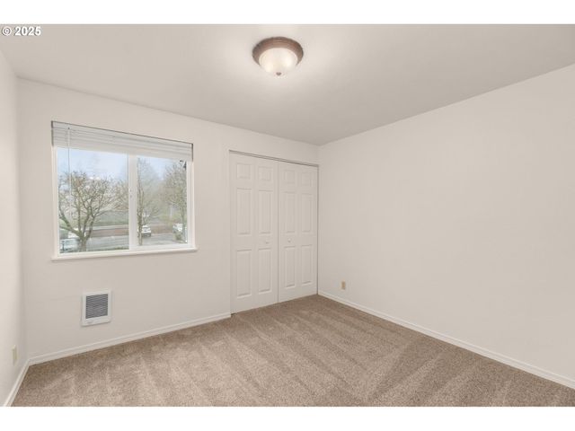 47 EAGLE CREST Dr 26-B, Lake Oswego, OR 97035