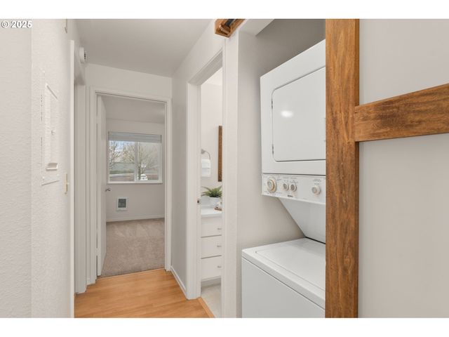 47 EAGLE CREST Dr 26-B, Lake Oswego, OR 97035