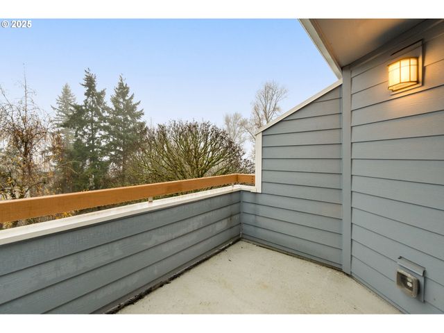 47 EAGLE CREST Dr 26-B, Lake Oswego, OR 97035