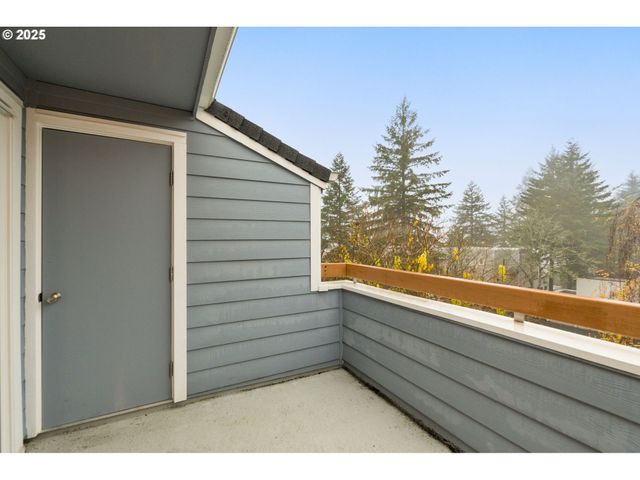 47 EAGLE CREST Dr 26-B, Lake Oswego, OR 97035