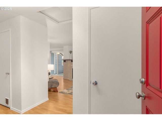 47 EAGLE CREST Dr 26-B, Lake Oswego, OR 97035