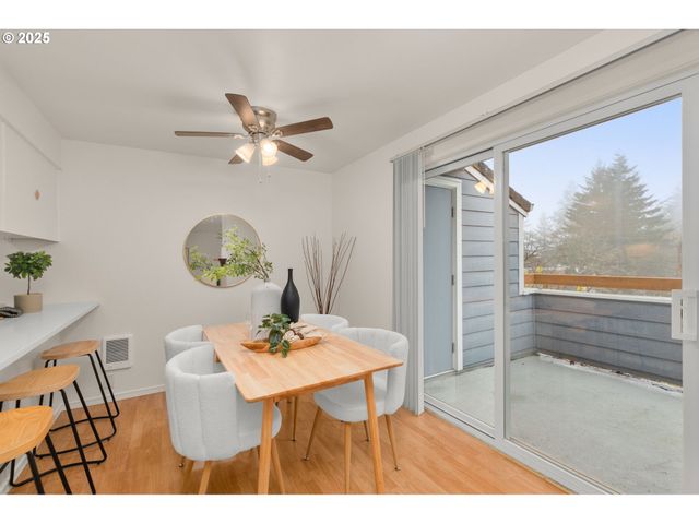 47 EAGLE CREST Dr 26-B, Lake Oswego, OR 97035