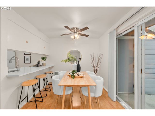 47 EAGLE CREST Dr 26-B, Lake Oswego, OR 97035