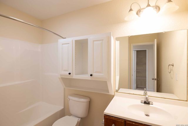 1113 PANIOLO DR, Boerne, TX 78006