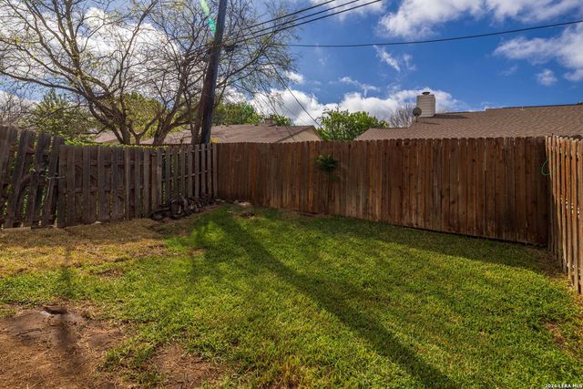 1113 PANIOLO DR, Boerne, TX 78006