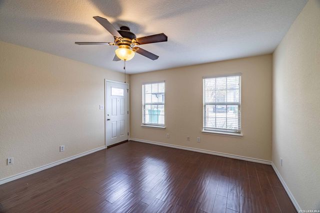 1113 PANIOLO DR, Boerne, TX 78006