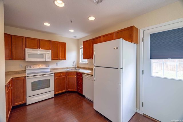 1113 PANIOLO DR, Boerne, TX 78006