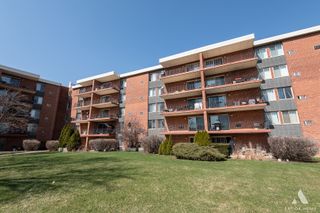 18 E Old Willow Road 205N, Prospect Heights, IL 60070