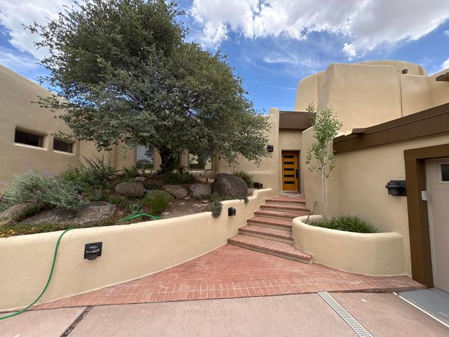 218 Spring Creek Lane NE, Albuquerque, NM 87122