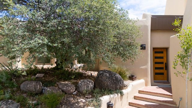 218 Spring Creek Lane NE, Albuquerque, NM 87122