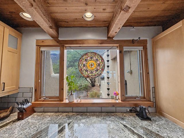 218 Spring Creek Lane NE, Albuquerque, NM 87122