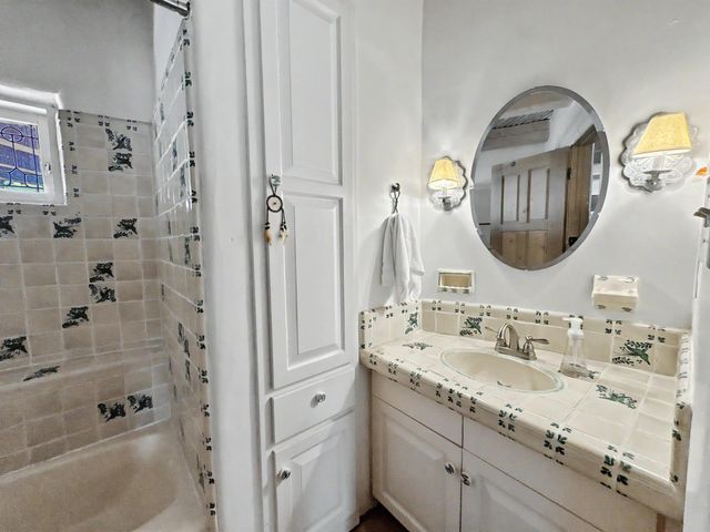 218 Spring Creek Lane NE, Albuquerque, NM 87122