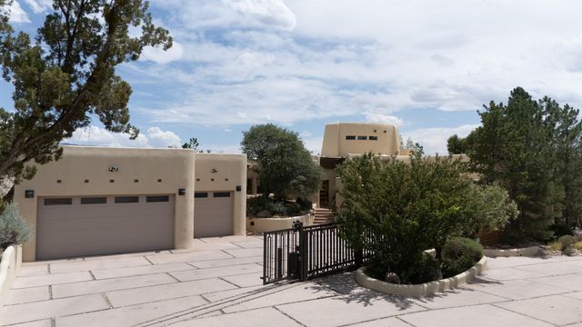 218 Spring Creek Lane NE, Albuquerque, NM 87122