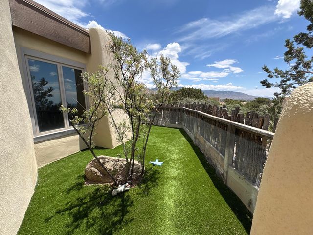 218 Spring Creek Lane NE, Albuquerque, NM 87122