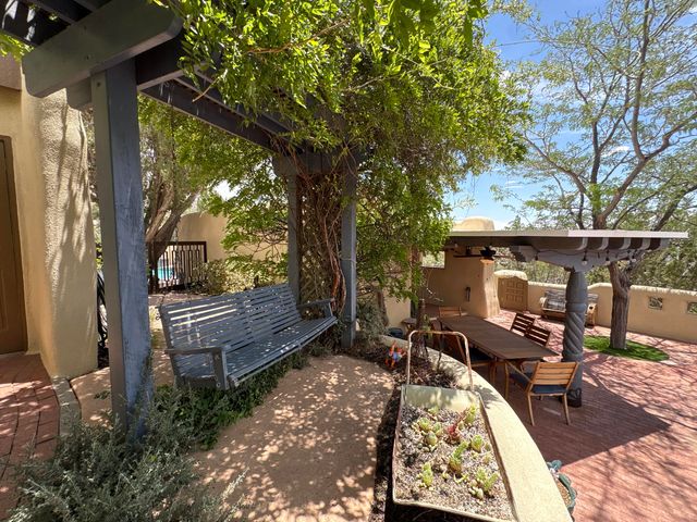 218 Spring Creek Lane NE, Albuquerque, NM 87122