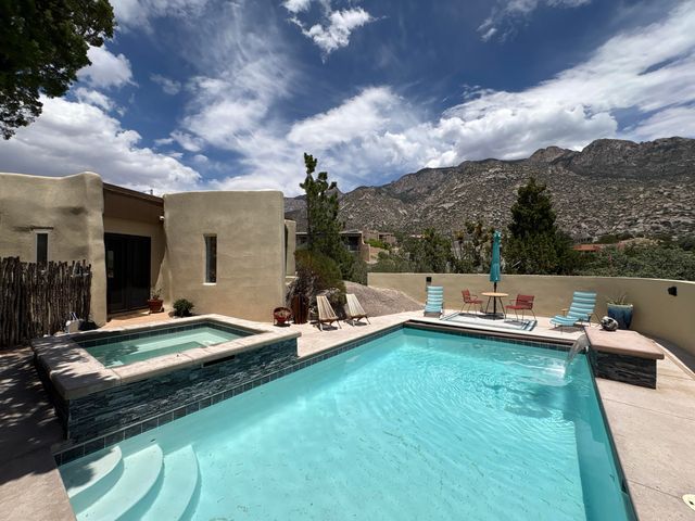 218 Spring Creek Lane NE, Albuquerque, NM 87122