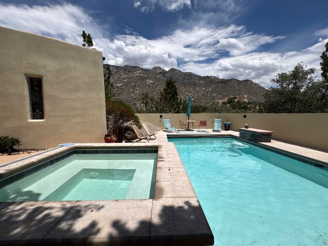 218 Spring Creek Lane NE, Albuquerque, NM 87122