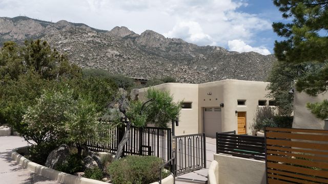 218 Spring Creek Lane NE, Albuquerque, NM 87122