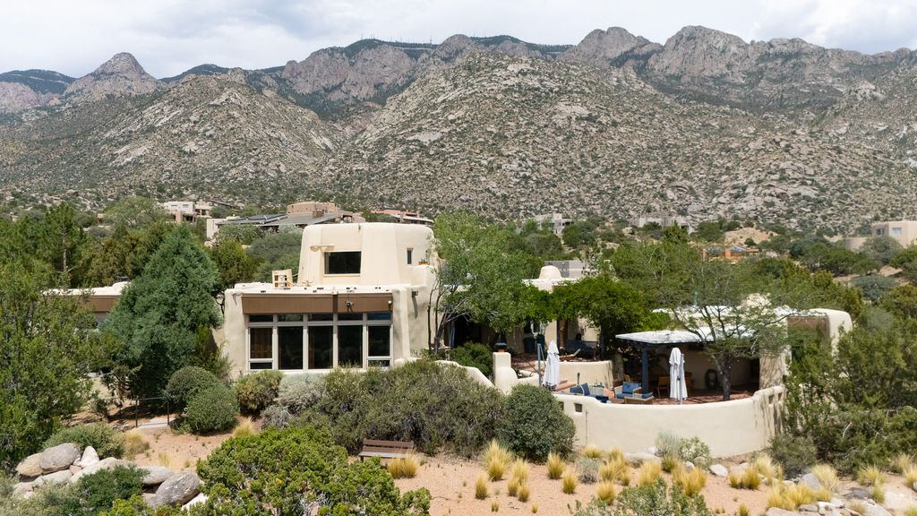 218 Spring Creek Lane NE, Albuquerque, NM 87122