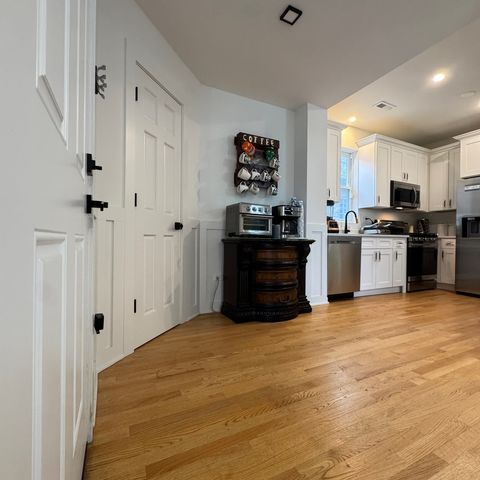 7804 S Paxton Avenue, Chicago, IL 60649