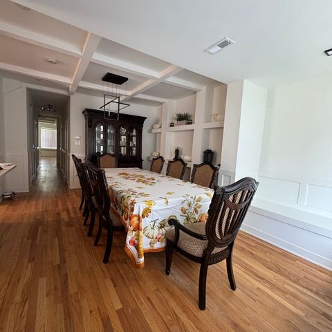 7804 S Paxton Avenue, Chicago, IL 60649