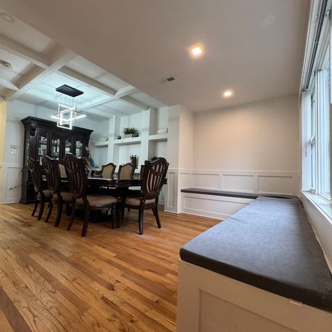 7804 S Paxton Avenue, Chicago, IL 60649