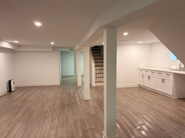 7804 S Paxton Avenue, Chicago, IL 60649