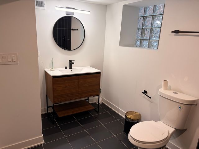 7804 S Paxton Avenue, Chicago, IL 60649