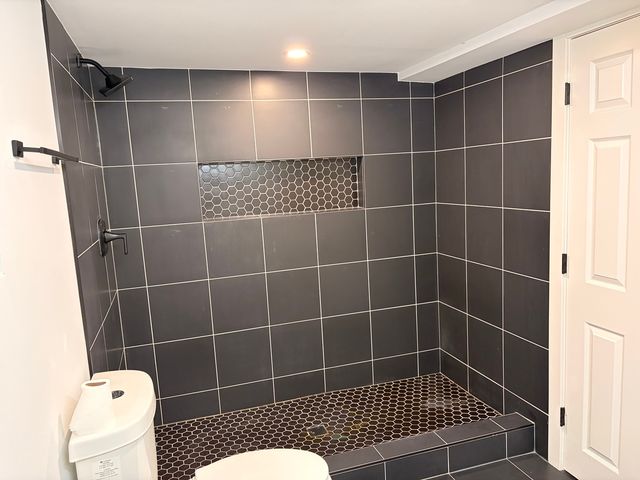 7804 S Paxton Avenue, Chicago, IL 60649