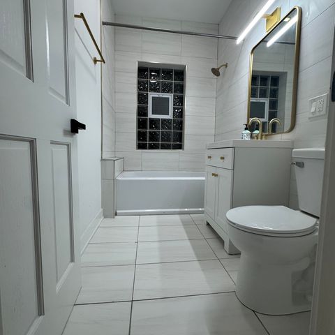 7804 S Paxton Avenue, Chicago, IL 60649