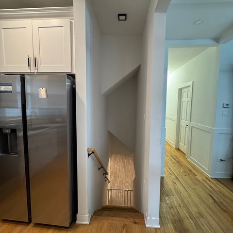 7804 S Paxton Avenue, Chicago, IL 60649