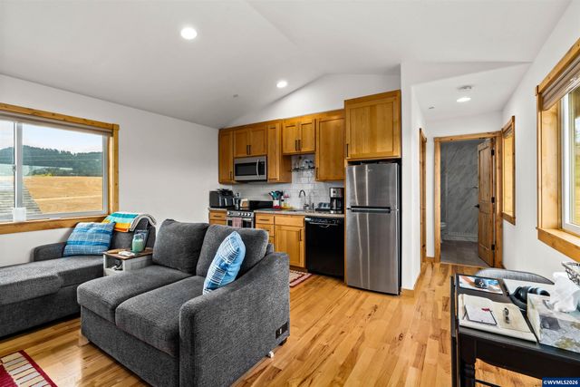 6575 NE Elliott Cir, Corvallis, OR 97330