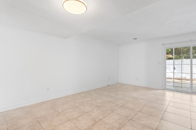 4505 N Kings Hwy Apt E6, Myrtle Beach, SC 29577