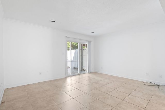 4505 N Kings Hwy Apt E6, Myrtle Beach, SC 29577