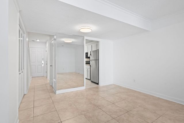 4505 N Kings Hwy Apt E6, Myrtle Beach, SC 29577