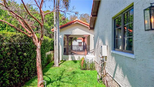 519 Alhambra Cir, Coral Gables, FL 33134